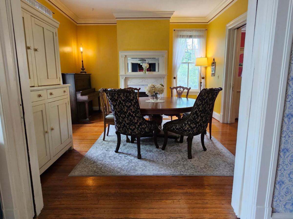 Winridge Manor Bed & Breakfast Madison Heights ภายนอก รูปภาพ