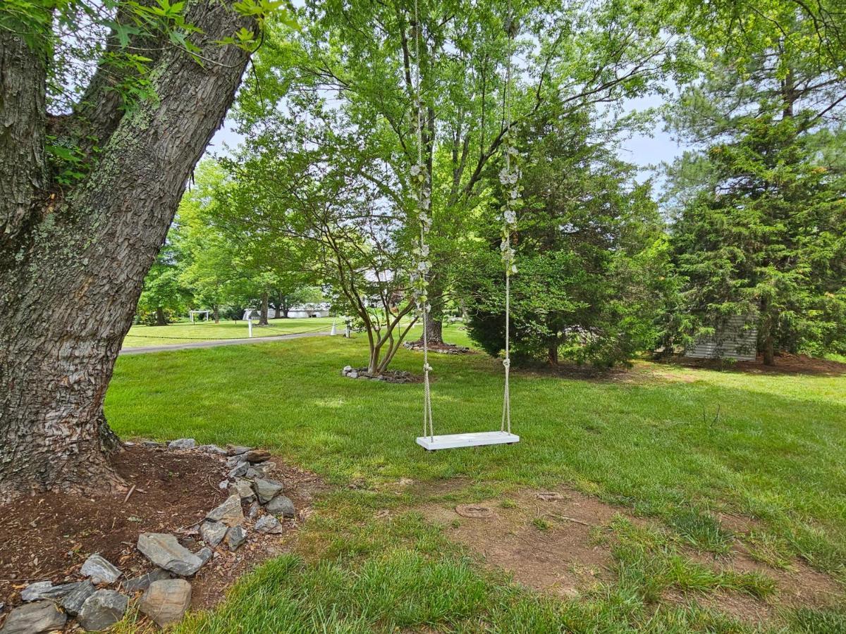 Winridge Manor Bed & Breakfast Madison Heights ภายนอก รูปภาพ