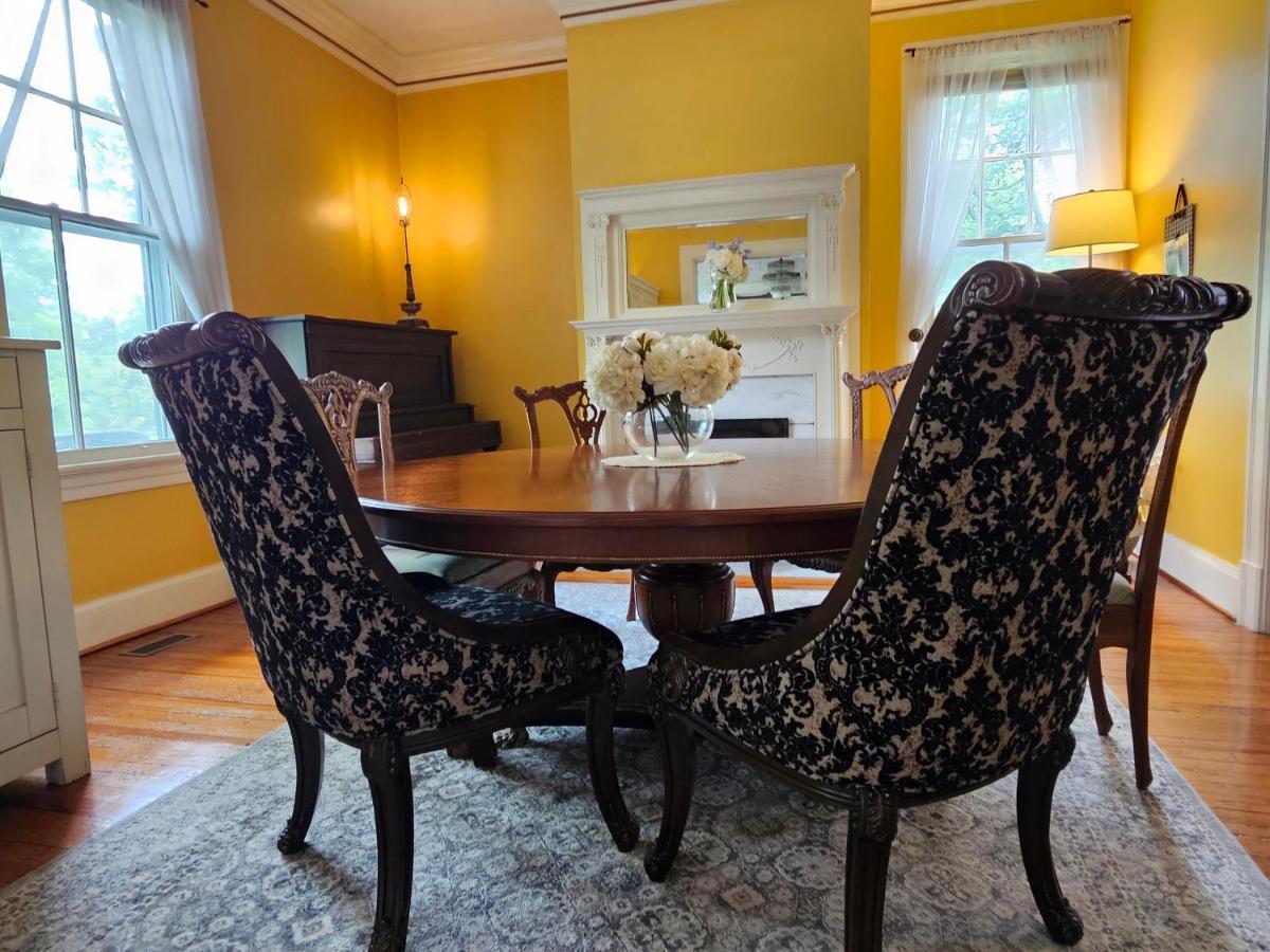 Winridge Manor Bed & Breakfast Madison Heights ภายนอก รูปภาพ